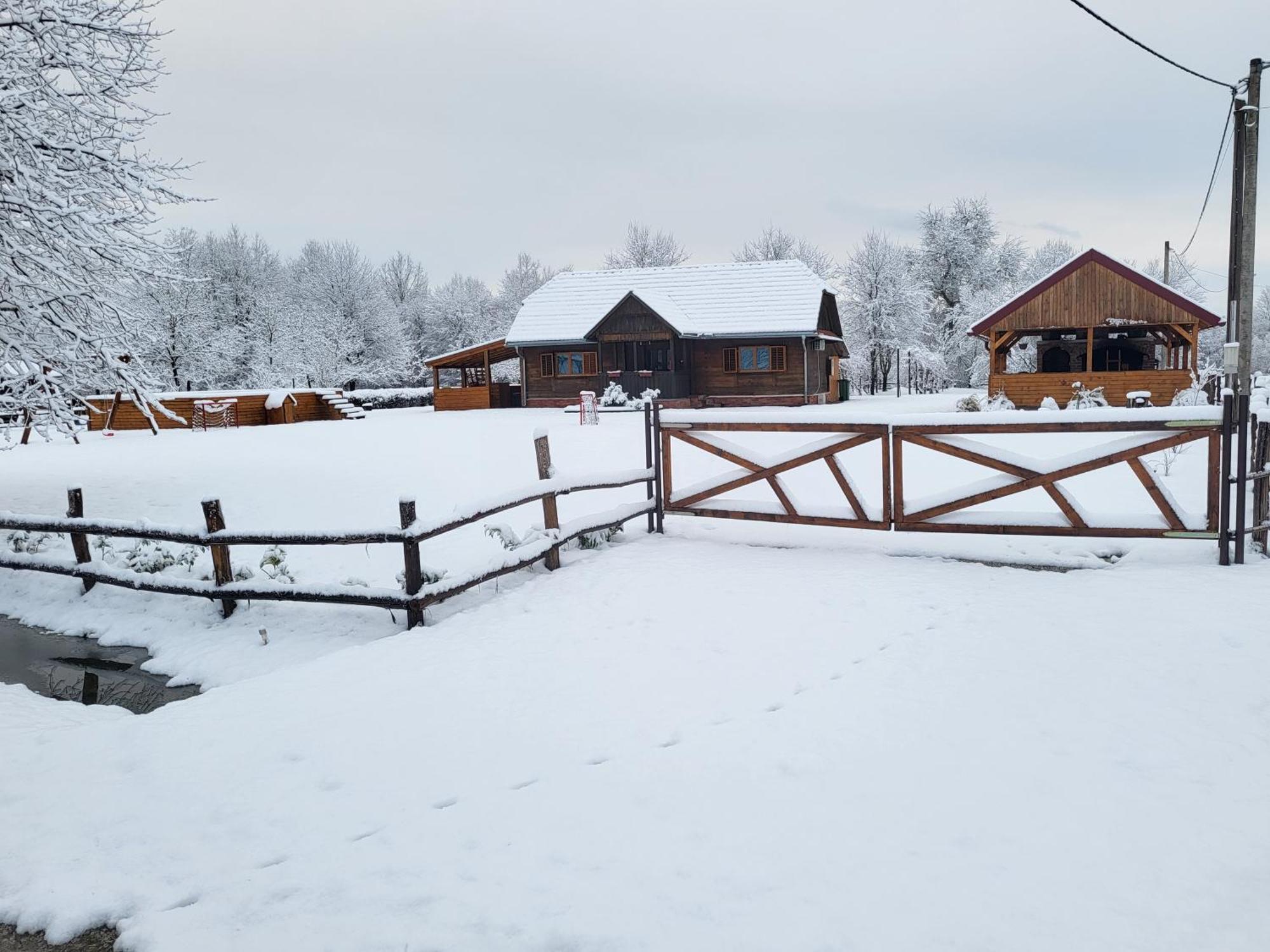 Вилла Kuca Za Odmor Jopi I Mare Topusko Экстерьер фото